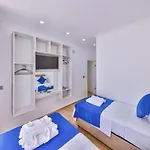 Maksi 1 Villa *