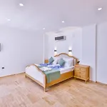 Maksi 1 * Kaş